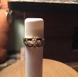 Gold &diamond  ring size 4